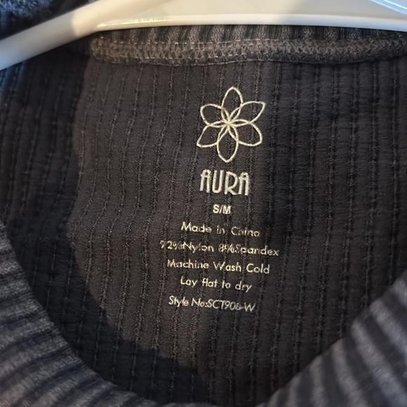 *5/$15* Worn 1X, Aura, Women, thick stretch ribbed high neck sleeveless crop top - Picture 4 of 5